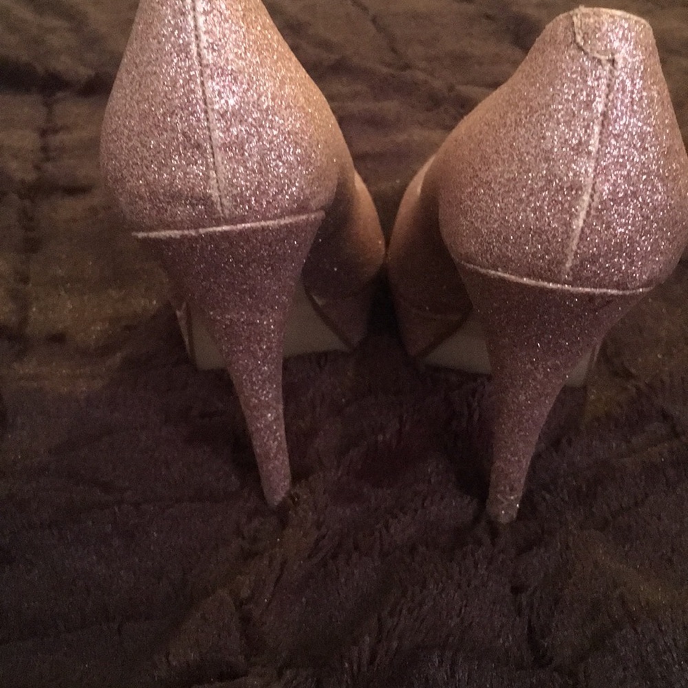 Heels - Picture 2 of 3